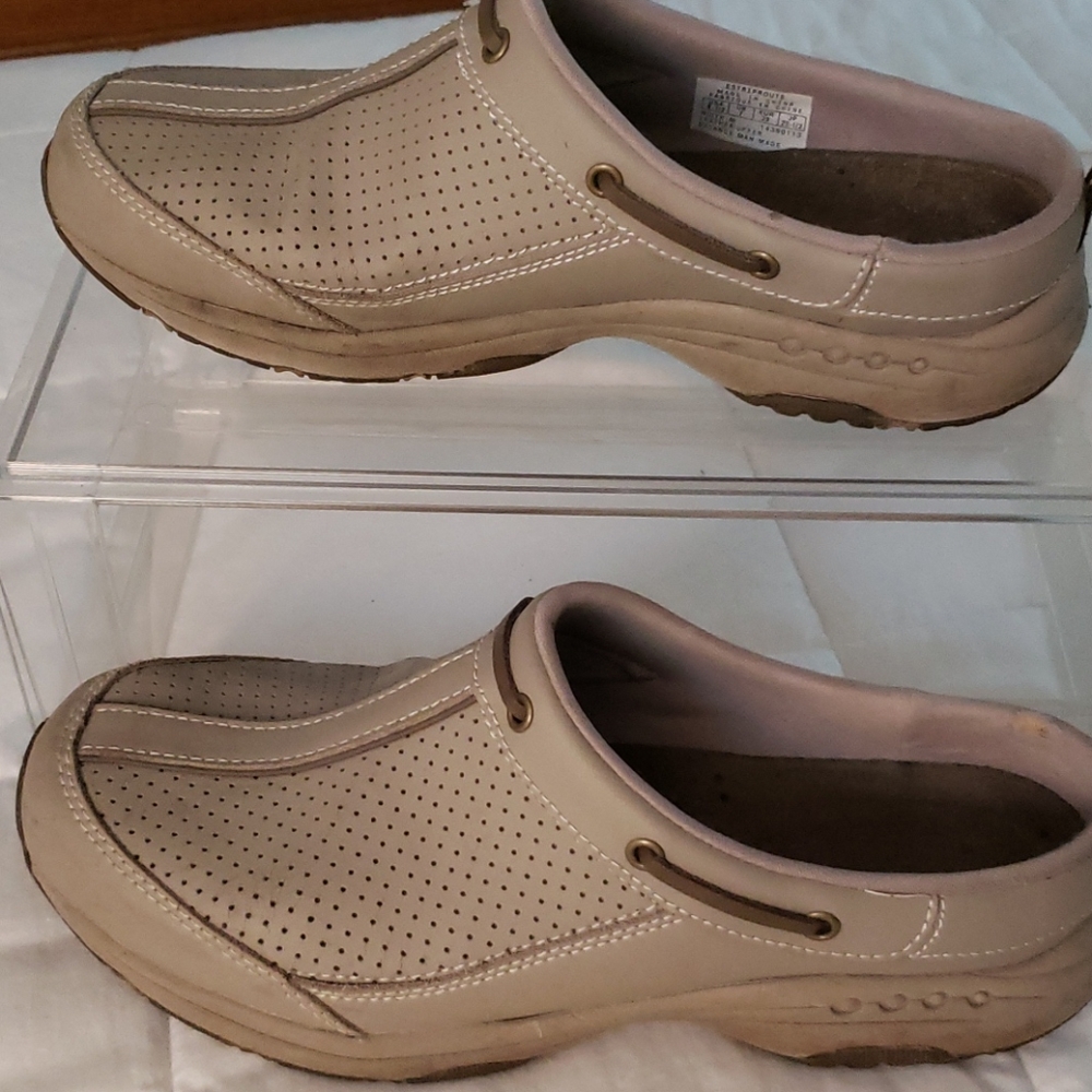EASY SPIRIT-Taupe Travelers clog